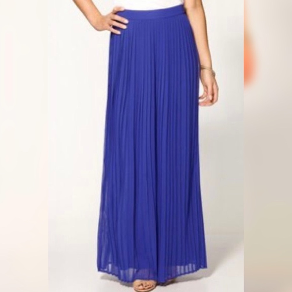 Pleated maxi skirt